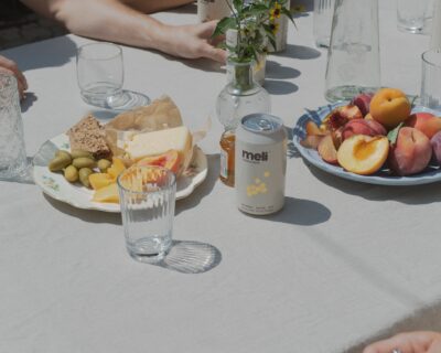 Meli se présente comme la première bière brassée en utilisant uniquement du quinoa.