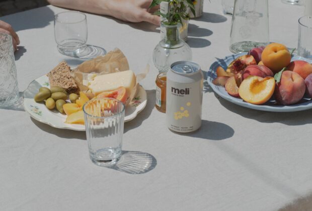 Meli se présente comme la première bière brassée en utilisant uniquement du quinoa.