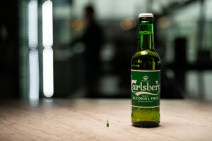 Carlsberg dévoile la plus petite bouteille de bière au monde