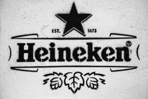 Heineken compte supprimer des milliers d'emplois dans les deux prochaines années.