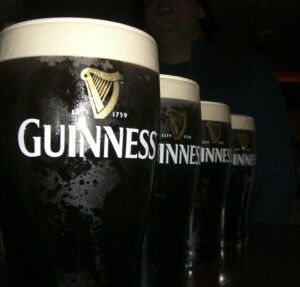 Un ingénieur utilise l'IA pour comparer le prix de la Guinness