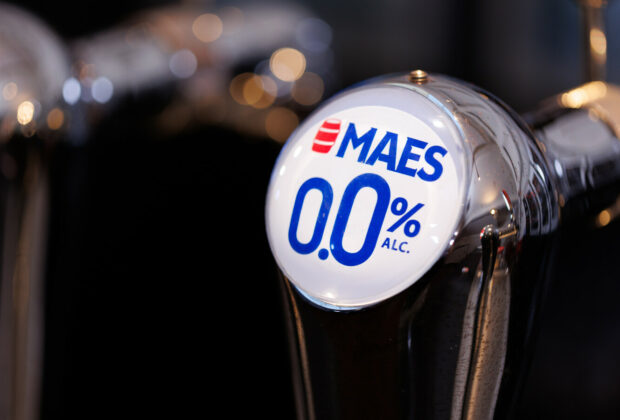 Une étude de Maes révèle que les supporters belges boivent de plus en plus de bière sans alcool